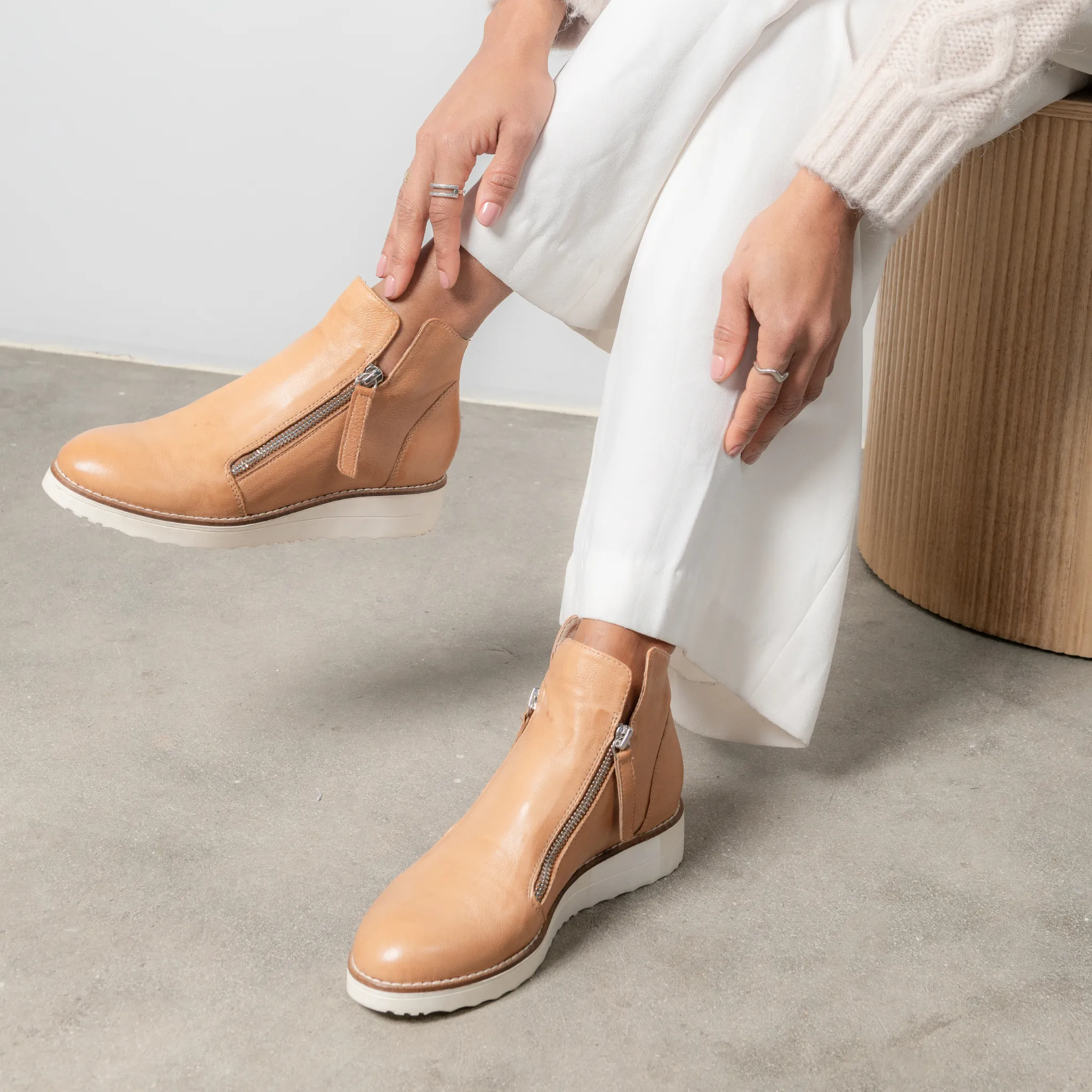 Ohmy Dark Tan Leather Ankle Boots